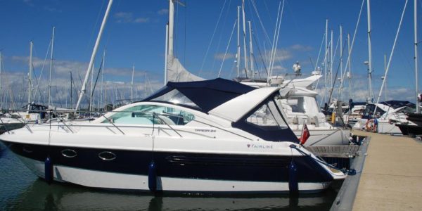Y-Knot-Two Bedroom Luxury Motor Boat, Lymington