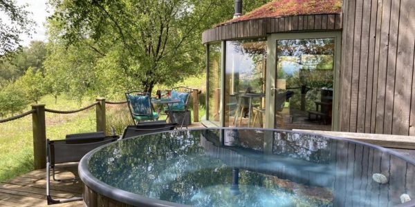 Luxury Romantic Roundhouse and Hot Tub, Glasgow