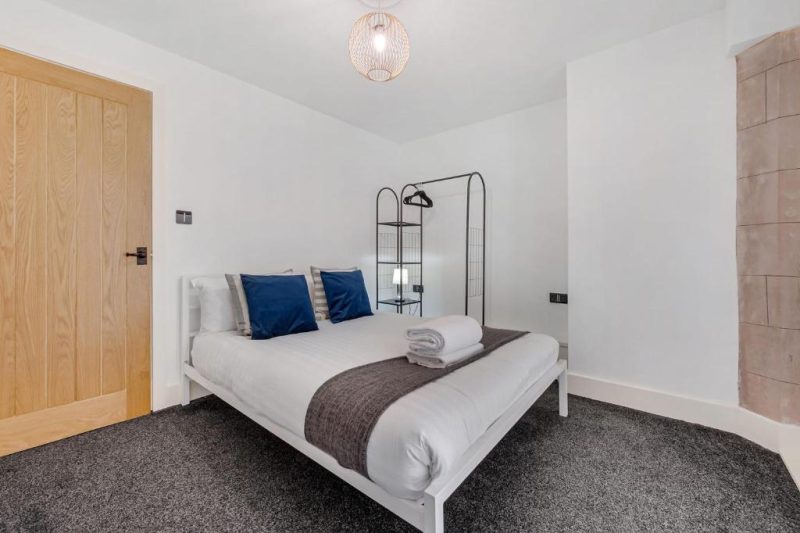 452297975