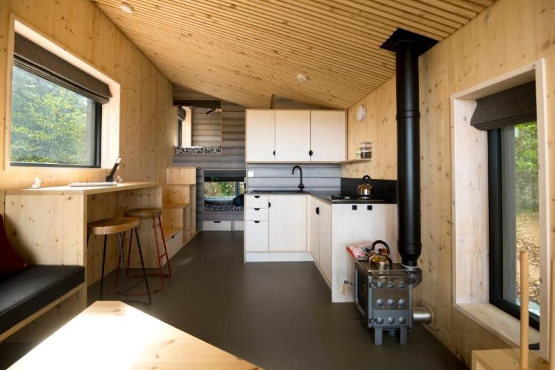 512647987