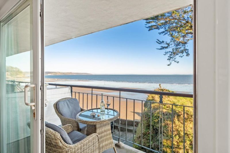 524645942