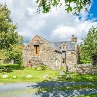 Stablgoch, Wales