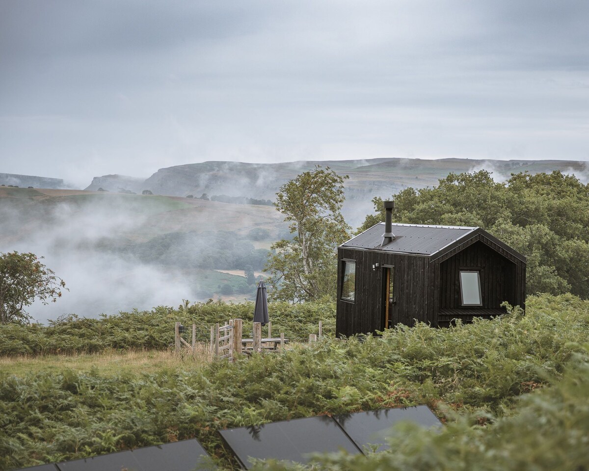 Photo inspiration: Gallery Detail: Luxury Off Grid Cabin Wales