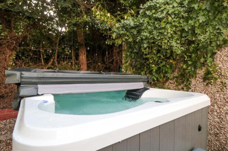 841042928