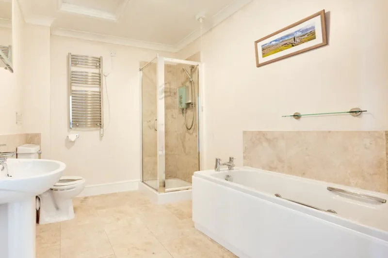 hero 7zean0hex 8466620 492556 bathroom 2